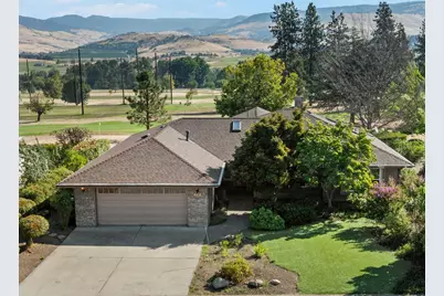 912 Cypress Point Loop, Ashland, OR 97520 - Photo 1
