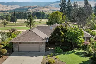 912 Cypress Point Loop, Ashland, OR 97520 - Photo 1