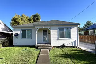 2215 Vine Ave, Klamath Falls, OR 97601 - Photo 1