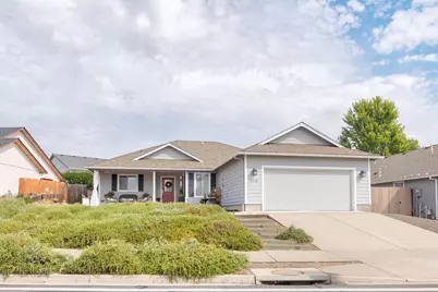 716 Crystal Drive, Eagle Point, OR 97524 - Photo 1
