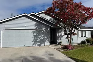 735 NE Oak Pl, Redmond, OR 97756 - Photo 1