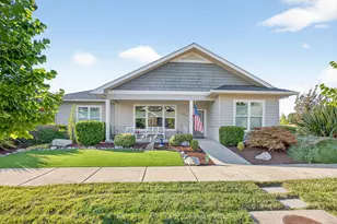 426 Bridge Creek Dr, Central Point, OR 97502 - Photo 1