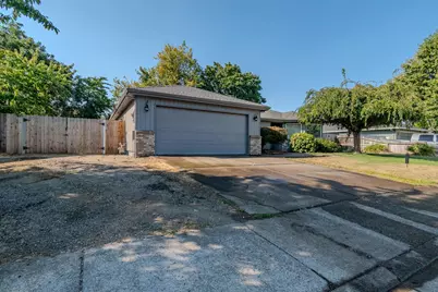 908 Juanita Way, Central Point, OR 97502 - Photo 1