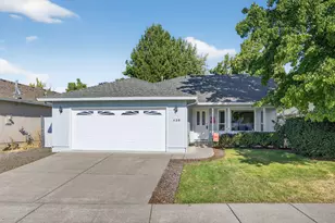 428 St Clair Way, Eagle Point, OR 97524 - Photo 1