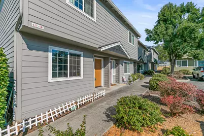 2030 Brookhurst Street #APT 18, Medford, OR 97504 - Photo 1