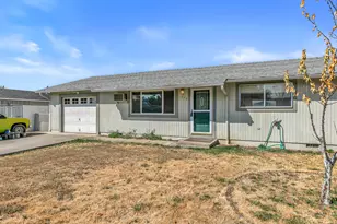 179 N Deanjou Ave, Eagle Point, OR 97524 - Photo 1