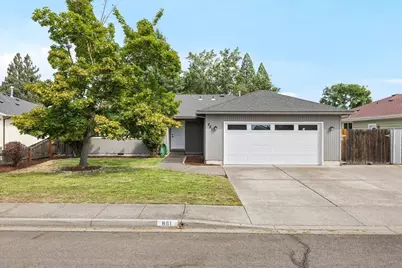 881 Westrop Drive, Central Point, OR 97502 - Photo 1