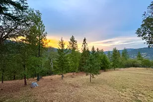 8104 E Antelope Rd, Eagle Point, OR 97524 - Photo 1