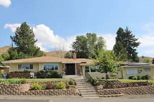 2075 Calhoun St, Klamath Falls, OR 97601 - Photo 1