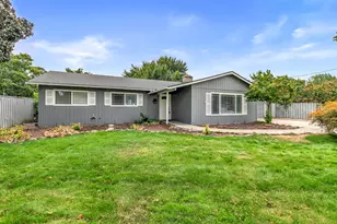 21 Hickory Ln, Central Point, OR 97502 - Photo 1