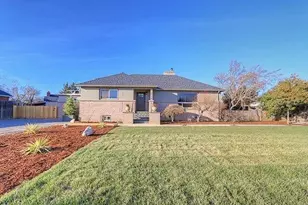 1066 Diamond St, Medford, OR 97501 - Photo 1