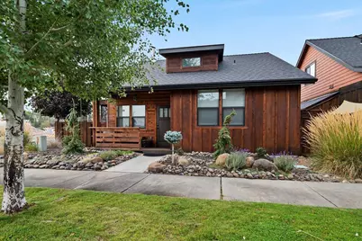 363 E Aspenwood Avenue, Sisters, OR 97759 - Photo 1