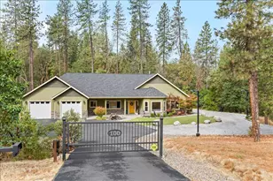 100 McKenzie Ridge Rd, Grants Pass, OR 97526 - Photo 1