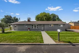 615 NE Fairview St, Prineville, OR 97754 - Photo 1