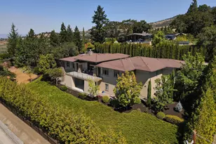 3894 Hillcrest Rd, Medford, OR 97504 - Photo 1