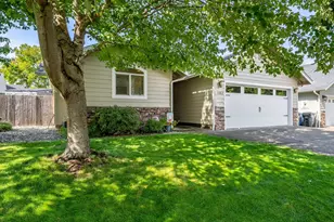 1282 Angler Ln, Grants Pass, OR 97527 - Photo 1