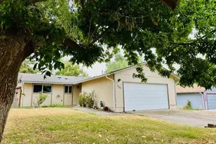 720 Buena Vista St, Klamath Falls, OR 97601 - Photo 1