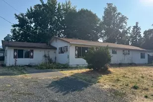 877 Garfield St, Medford, OR 97501 - Photo 1