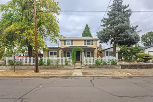 854 W 2nd St, Medford, OR 97501 - Photo 1