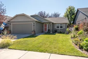 2807 NE Spring Water Pl, Bend, OR 97701 - Photo 1