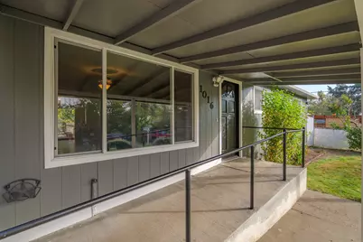 1016 NW Bellevue Place, Grants Pass, OR 97526 - Photo 1