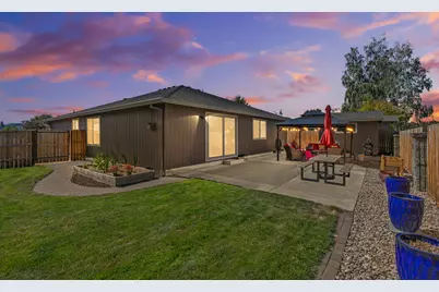 335 Applewood Drive, Central Point, OR 97502 - Photo 1