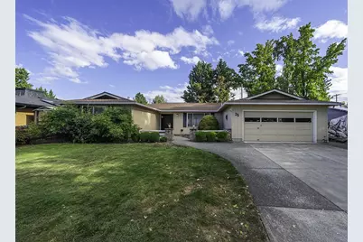 25 Donna Way, Central Point, OR 97502 - Photo 1