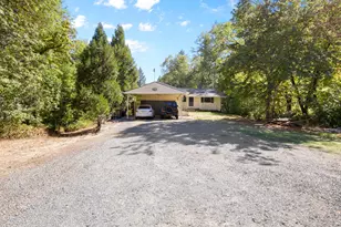 268 Pickett Creek Rd, Grants Pass, OR 97527 - Photo 1