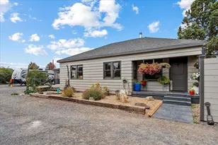 1987 NW 10th St, Redmond, OR 97756 - Photo 1