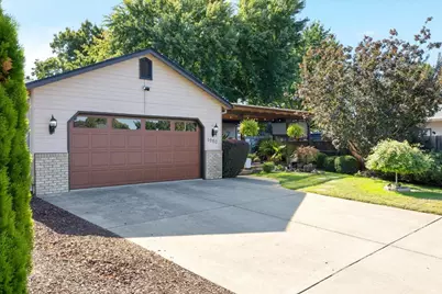 1060 Hopkins Road, Central Point, OR 97502 - Photo 1