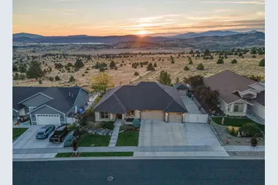 240 Skyridge Drive, Klamath Falls, OR 97603 - Photo 1