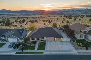 240 Skyridge Dr, Klamath Falls, OR 97603 - Photo 1