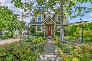 921 S Holly St, Medford, OR 97501 - Photo 1