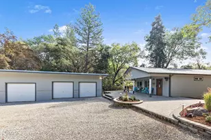 5168 Glen Echo Wy, Central Point, OR 97502 - Photo 1