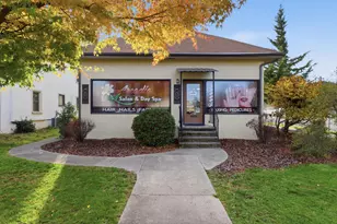 147 N Holly St, Medford, OR 97501 - Photo 1