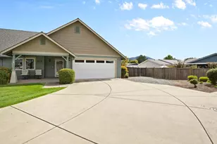 737 SW Kinsington Ct, Grants Pass, OR 97526 - Photo 1