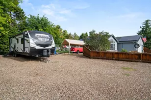 570 Bachand Cir, Central Point, OR 97502 - Photo 1