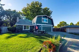 2736 Canterbury Ln, Medford, OR 97504 - Photo 1