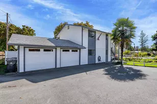 205 SW Booth St, Grants Pass, OR 97526 - Photo 1