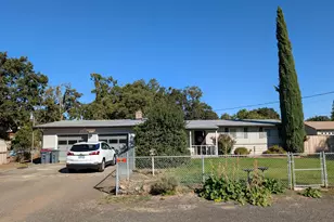 614 W Gregory Rd, Central Point, OR 97502 - Photo 1