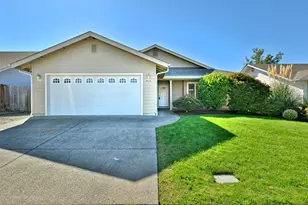 413 SE Liberty Dr, Grants Pass, OR 97527 - Photo 1