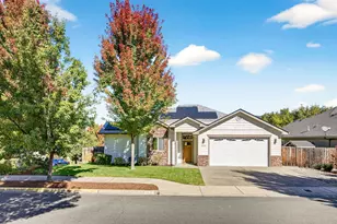 1022 SE Jerrine St, Grants Pass, OR 97527 - Photo 1