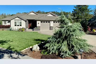 213 Princeville Drive, Eagle Point, OR 97524 - Photo 1