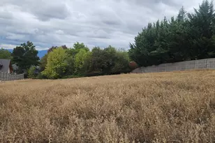 5633 Saddle Ridge Dr, Medford, OR 97504 - Photo 1