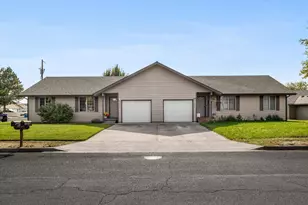 1614 SW Metolius Ave, Redmond, OR 97756 - Photo 1