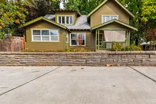 419 E Main St, Rogue River, OR 97537 - Photo 1