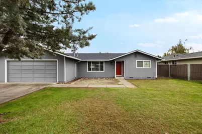 920 N 10th Street, Central Point, OR 97502 - Photo 1