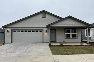 590 NE Arnold St, Madras, OR 97741 - Photo 1