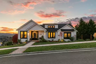 326 Mary Bee Ln, Medford, OR 97504 - Photo 1