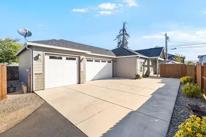 672 Heber Lane, Medford, OR 97501 - Photo 1